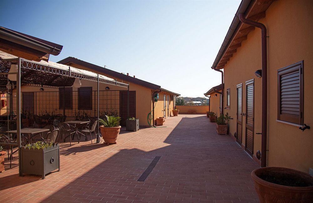 "La Terrazza Di Castiglione" Appartamenti Vacanza カスティリオーネ・デッラ・ペスカーイア エクステリア 写真