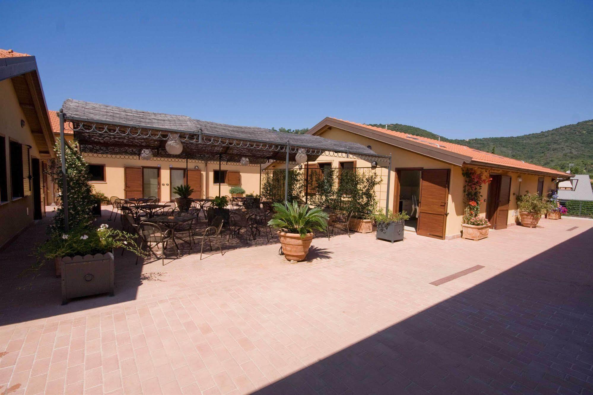 "La Terrazza Di Castiglione" Appartamenti Vacanza カスティリオーネ・デッラ・ペスカーイア エクステリア 写真