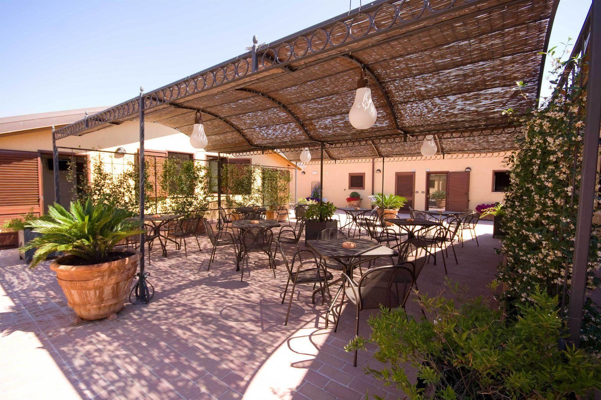"La Terrazza Di Castiglione" Appartamenti Vacanza カスティリオーネ・デッラ・ペスカーイア エクステリア 写真