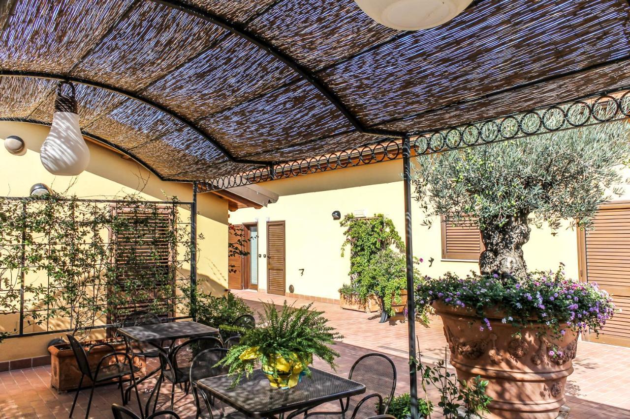 "La Terrazza Di Castiglione" Appartamenti Vacanza カスティリオーネ・デッラ・ペスカーイア エクステリア 写真