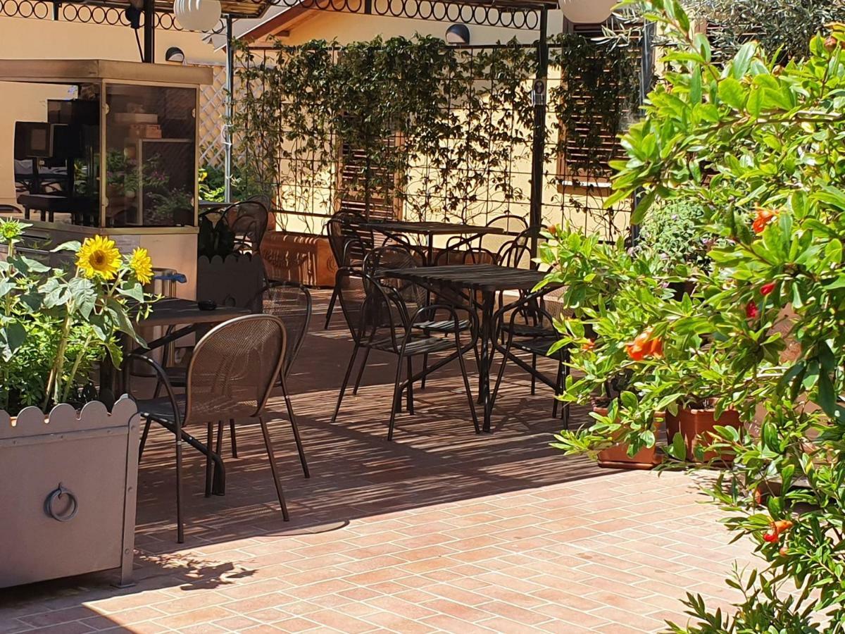 "La Terrazza Di Castiglione" Appartamenti Vacanza カスティリオーネ・デッラ・ペスカーイア エクステリア 写真